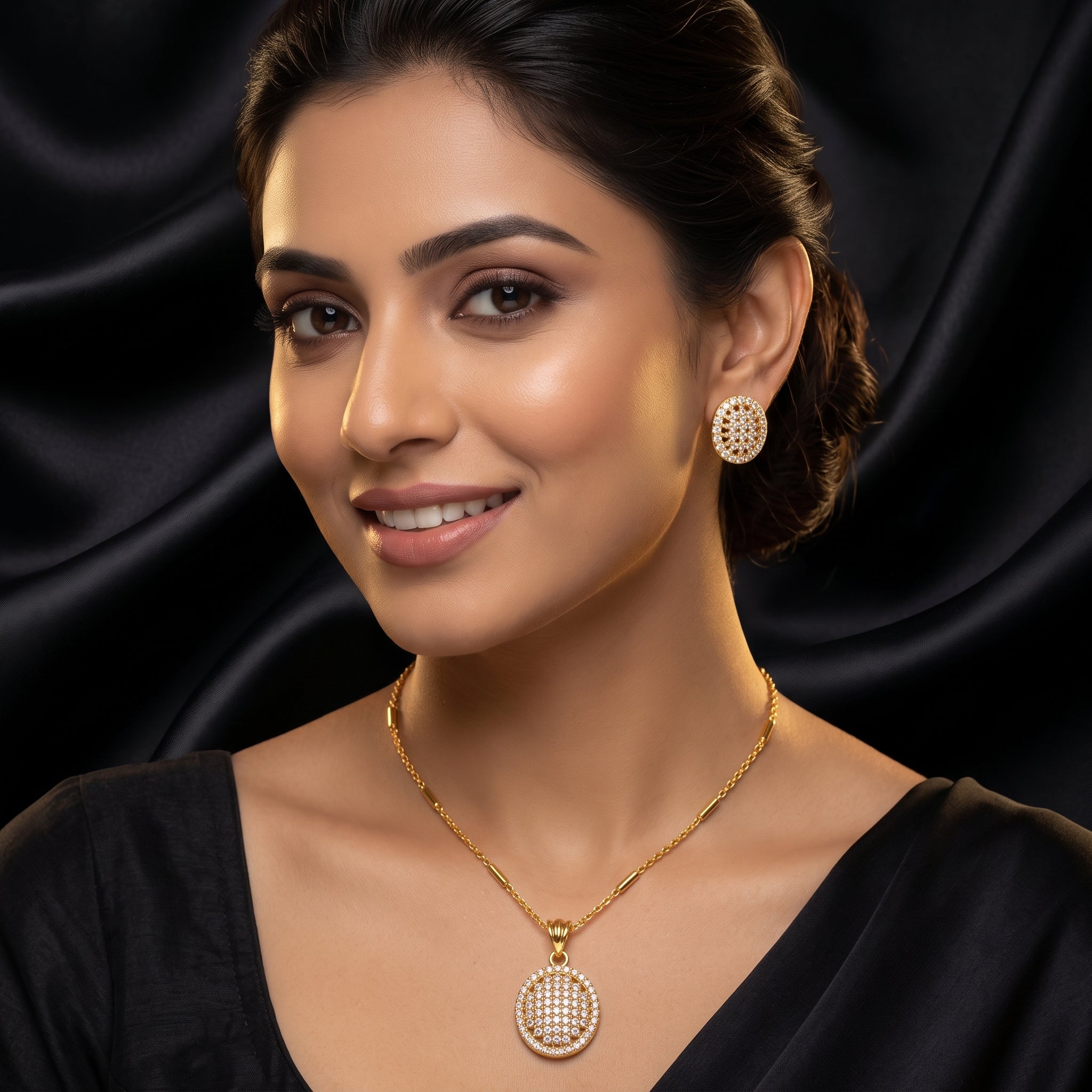 Zoraya Gold Sparkle Pendant Set